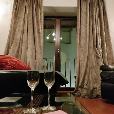 Comfortable In With Air Conditioning Apartment *